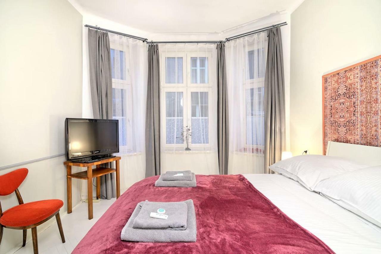 Luxury Retro Apartment, City Center, Wifi คราคูฟ ภายนอก รูปภาพ